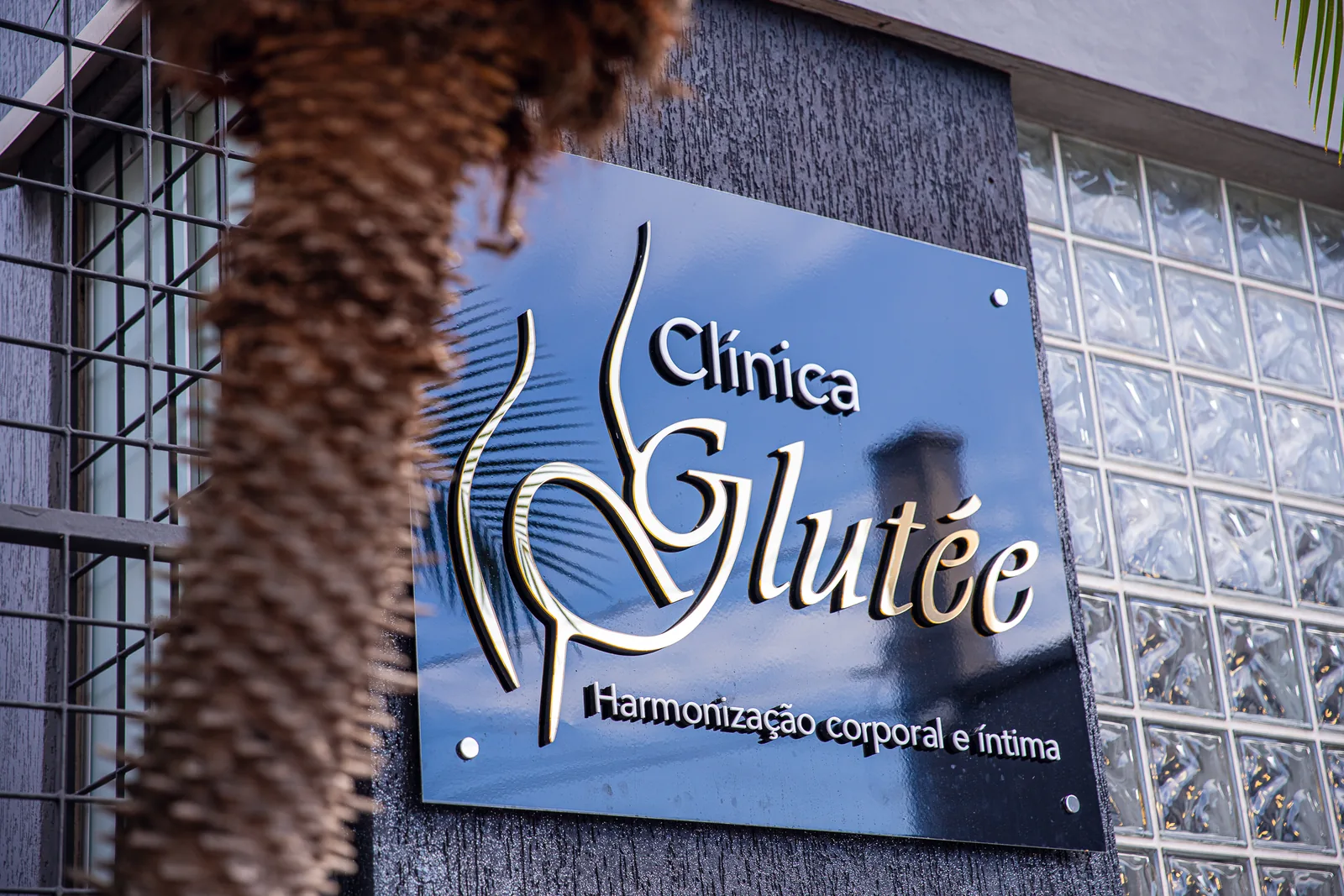 Identificação externa da Clínica Glutée